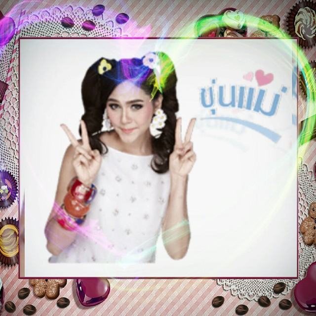 ว้าวๆๆ ชมพู่ฮอตสุดๆดังแบบฉุดไม่อยู่กับสติกเกอร์ไลน์ chomismaterialgirl น่ารักม๊ากๆ ดาวโหลดกันด่วนๆ!!