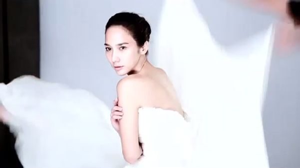 ว้าวๆ "อั้ม พัชราภา" ถ่ายแบบ Aurum (แว่วๆมาว่าอาจจะมีโฆษณาทาง TV ด้วย)
