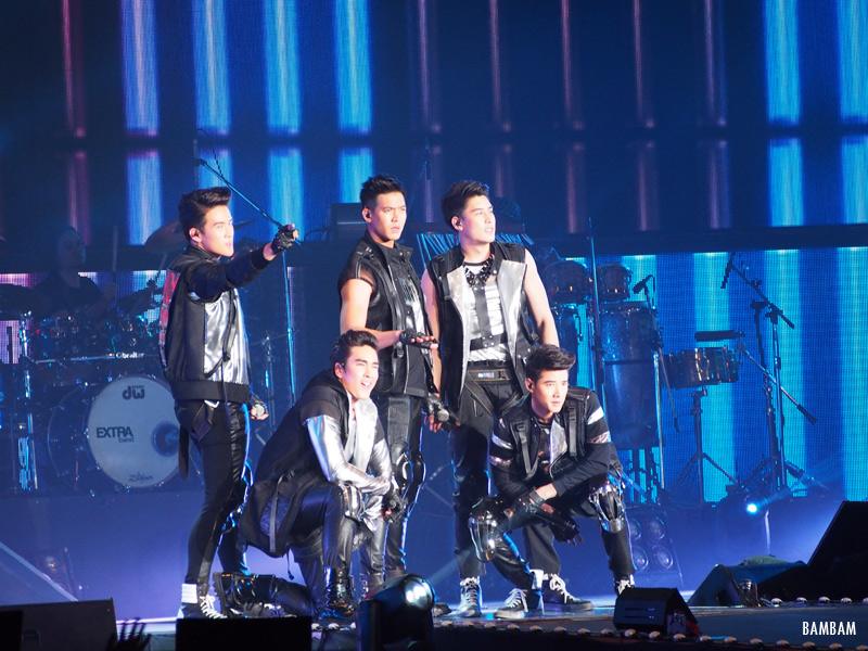เก็บตกภาพคอนเสิร์ต Give Me Five กับ 5 พระเอกหนุ่มสุดหล่อ!!