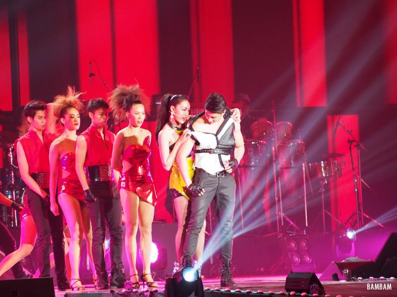 เก็บตกภาพคอนเสิร์ต Give Me Five กับ 5 พระเอกหนุ่มสุดหล่อ!!