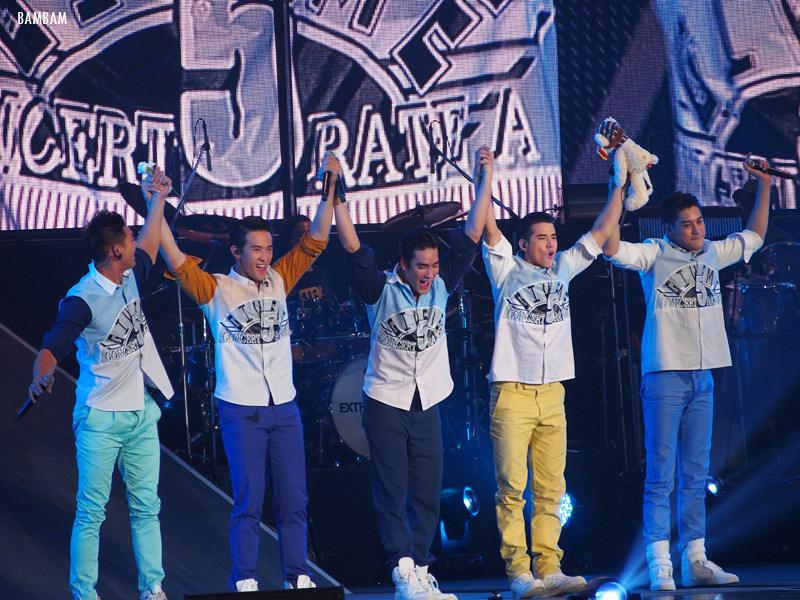 เก็บตกภาพคอนเสิร์ต Give Me Five กับ 5 พระเอกหนุ่มสุดหล่อ!!