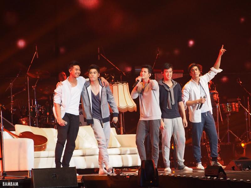 เก็บตกภาพคอนเสิร์ต Give Me Five กับ 5 พระเอกหนุ่มสุดหล่อ!!