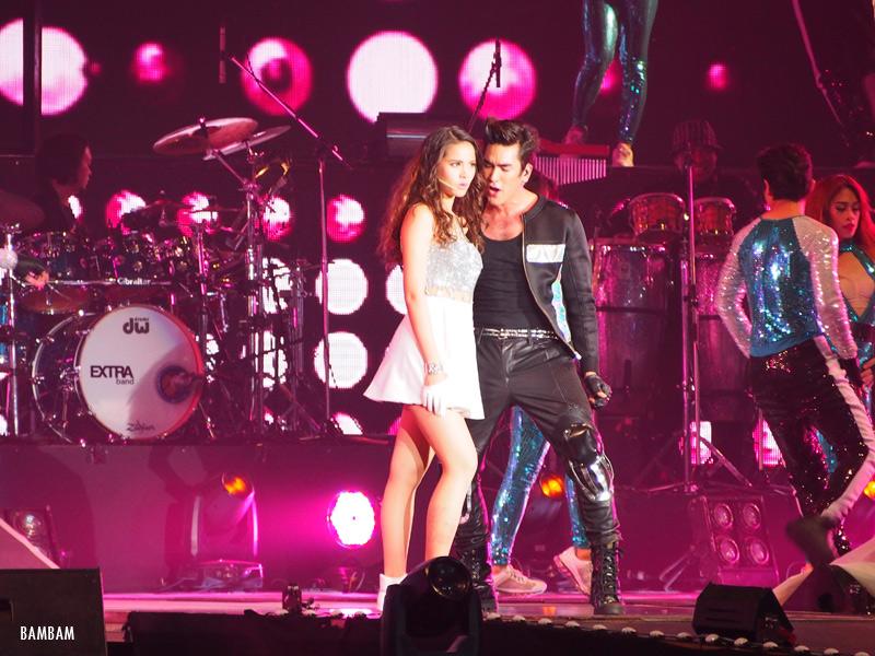เก็บตกภาพคอนเสิร์ต Give Me Five กับ 5 พระเอกหนุ่มสุดหล่อ!!