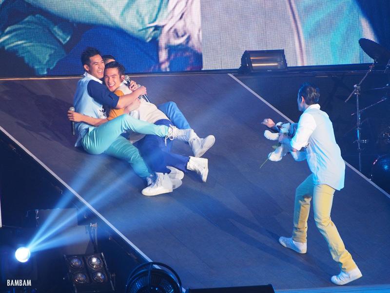 เก็บตกภาพคอนเสิร์ต Give Me Five กับ 5 พระเอกหนุ่มสุดหล่อ!!