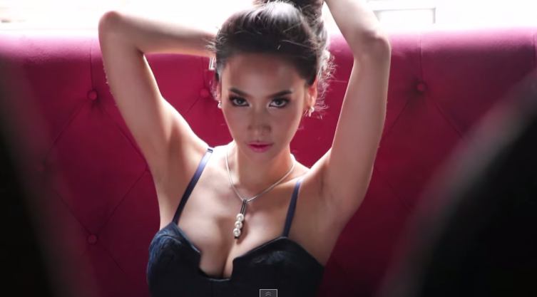 Sexy lady เบื้องหลังการถ่ายเเฟชั่นเเม็กกาซีน "อั้ม พัชราภา"