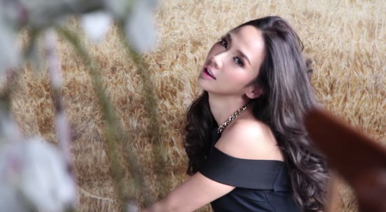 Sexy lady เบื้องหลังการถ่ายเเฟชั่นเเม็กกาซีน "อั้ม พัชราภา"