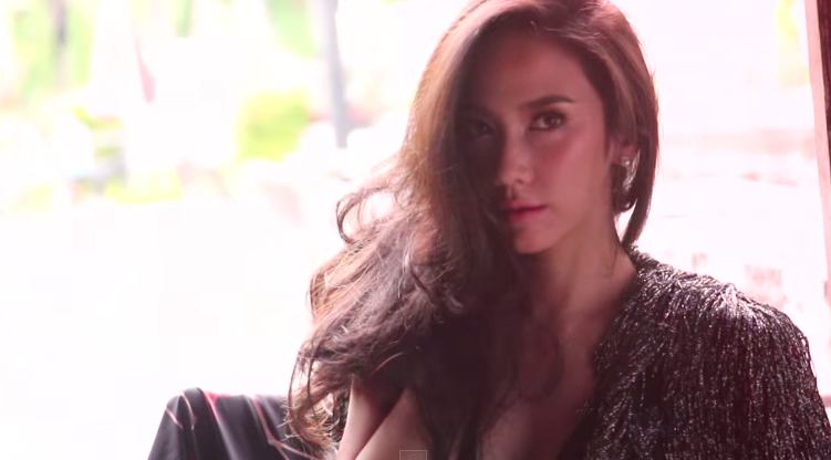 Sexy lady เบื้องหลังการถ่ายเเฟชั่นเเม็กกาซีน "อั้ม พัชราภา"
