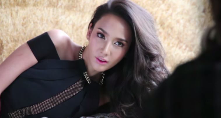 Sexy lady เบื้องหลังการถ่ายเเฟชั่นเเม็กกาซีน "อั้ม พัชราภา"