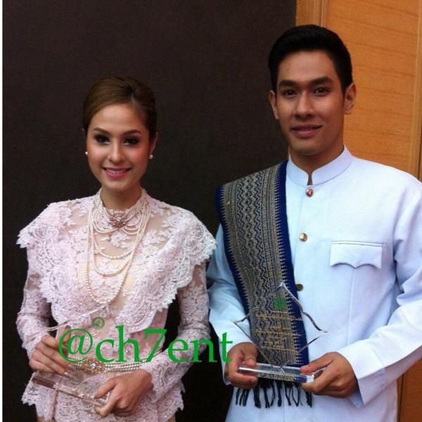 "อ๋อม - ขวัญ" ***ได้รับรางวัลศิลปินต้นแบบพัฒนาสังคม [ขอแสดงความยินดีด้วยค่ะ] ^__^