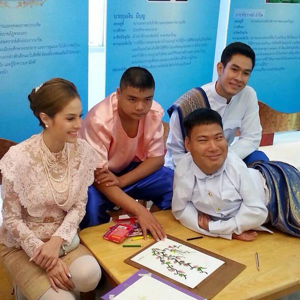 "อ๋อม - ขวัญ" ***ได้รับรางวัลศิลปินต้นแบบพัฒนาสังคม [ขอแสดงความยินดีด้วยค่ะ] ^__^
