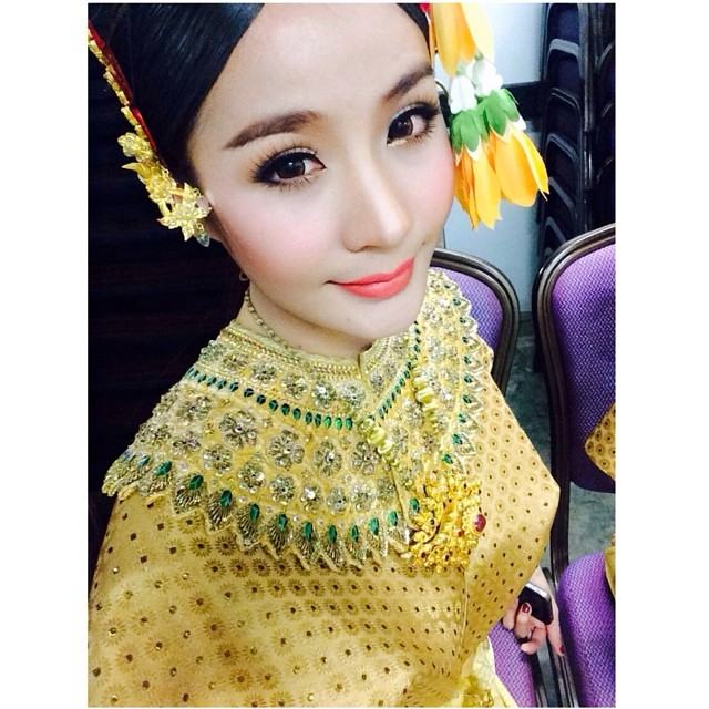 ลองมาดู ''กะเทยไทย'' สวมใส่ชุดไทย สวยงามมาก