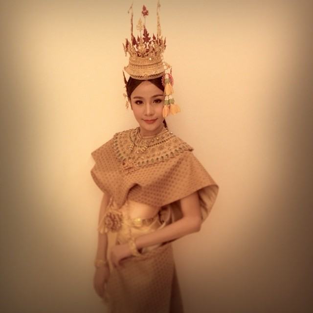 ลองมาดู ''กะเทยไทย'' สวมใส่ชุดไทย สวยงามมาก