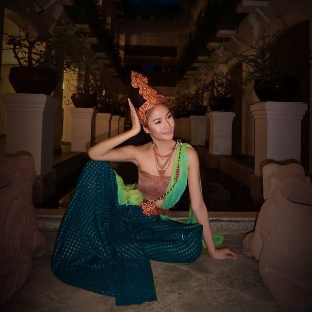 ลองมาดู ''กะเทยไทย'' สวมใส่ชุดไทย สวยงามมาก