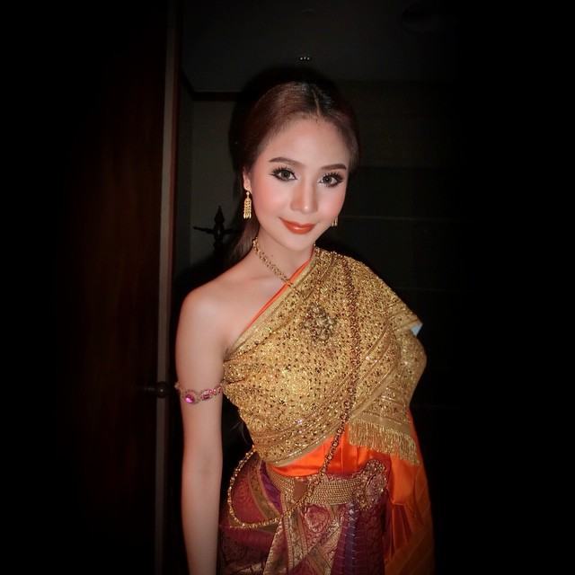 ลองมาดู ''กะเทยไทย'' สวมใส่ชุดไทย สวยงามมาก