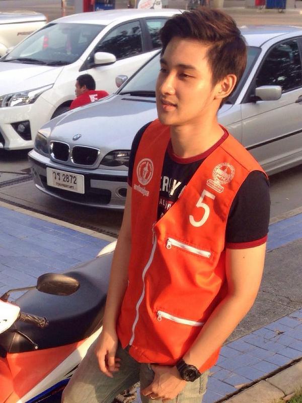 พี่วินมอไซค์สุดหล่อ!! สาวขอใช้บริการตรึม
