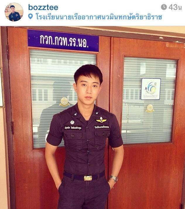 หนุ่มๆ ในเครื่องแบบ!!!