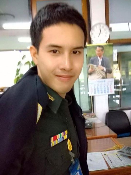 หนุ่มๆ ในเครื่องแบบ!!!