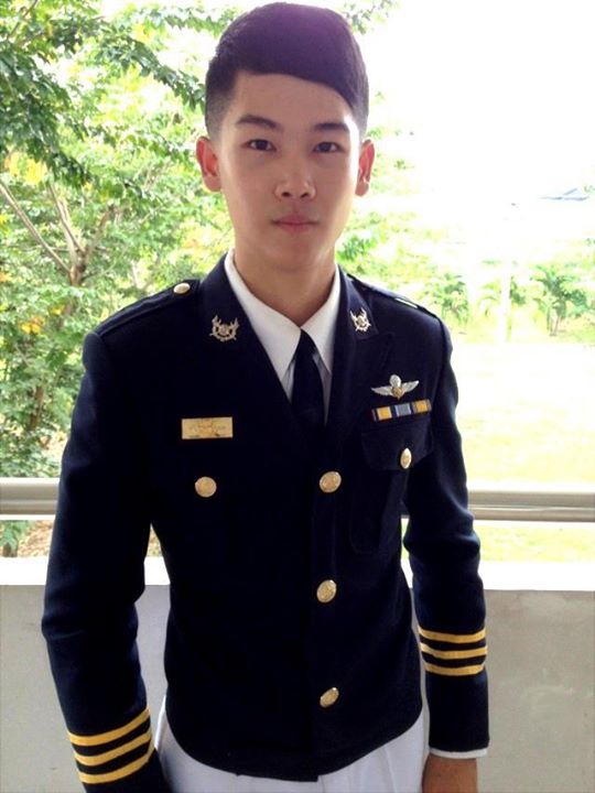 หนุ่มๆ ในเครื่องแบบ!!!