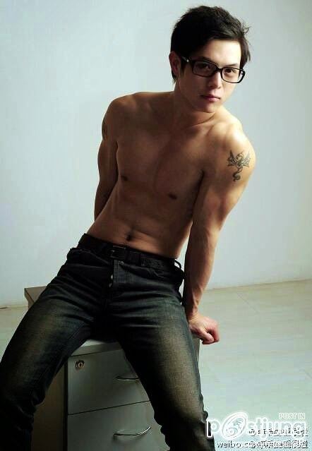 หล่อล่ำซัั่มป่ะ