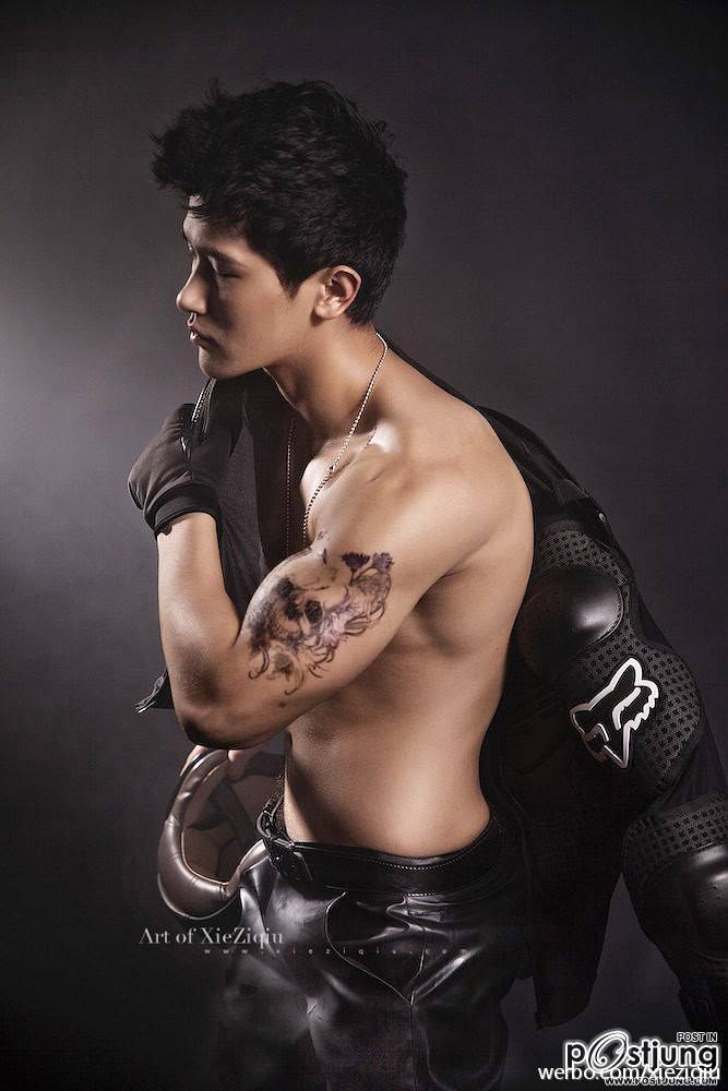 หล่อล่ำซัั่มป่ะ