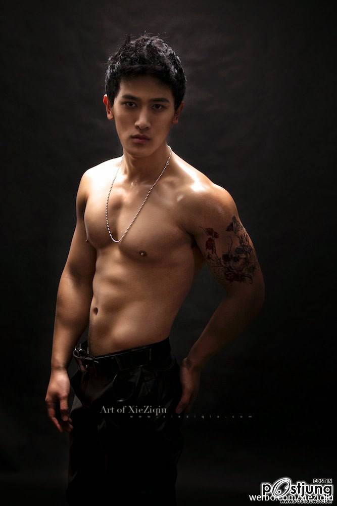 หล่อล่ำซัั่มป่ะ