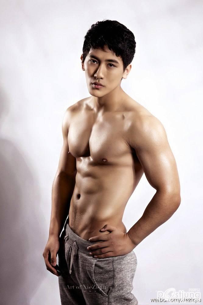 หล่อล่ำซัั่มป่ะ