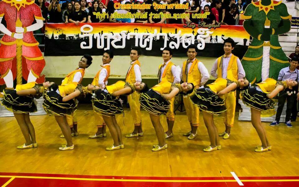 สะพานโค้งหลบไป! รวมภาพ "แอ่นนรก" ต้นตำหรับเชียร์ลีดเดอร์ คณะวิทยาฯ ม.อุบลฯ