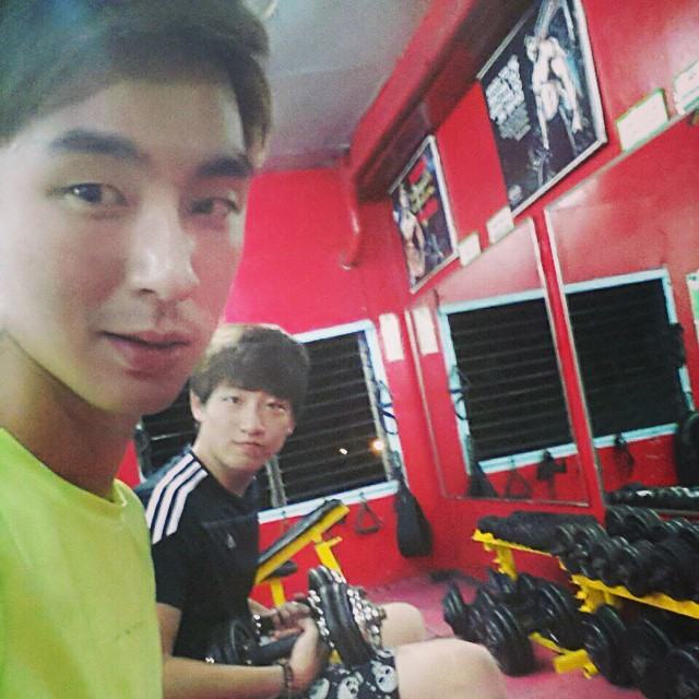 คนที่อยู่หลังเจ้าคะ