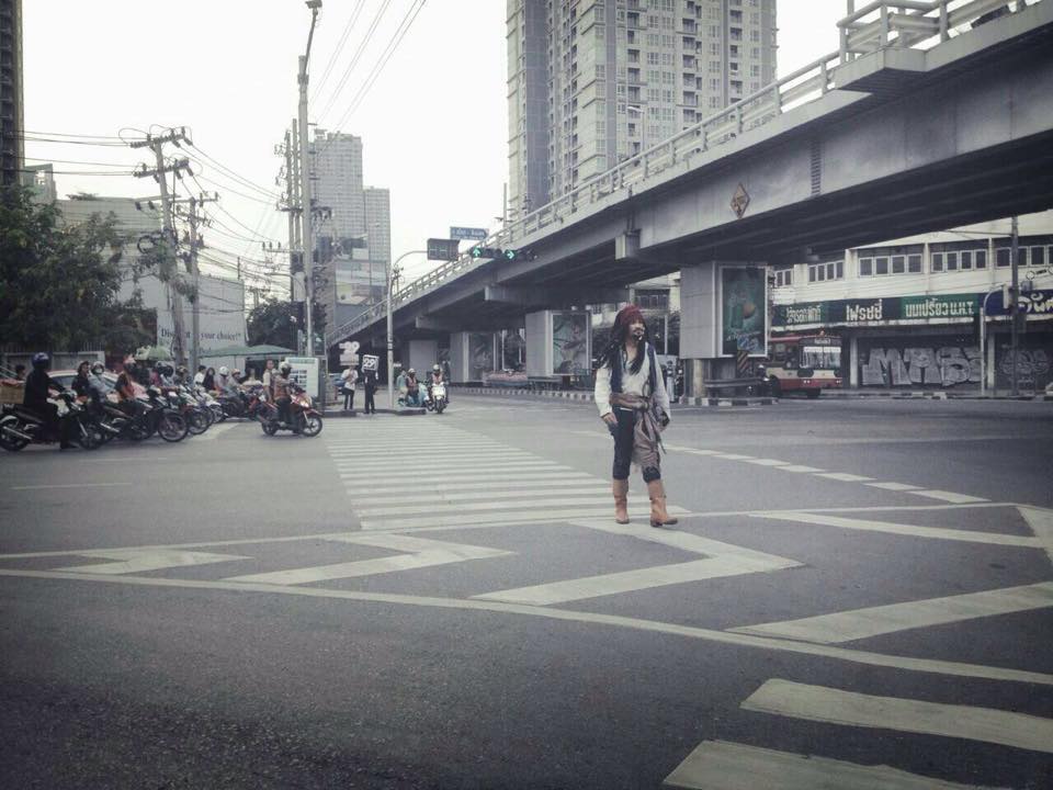 เกิดอะไรขึ้น !? เมื่อเหล่าตัวละครดังหลุดจากภาพยนตร์ มาใช้ชีวิตนอกจอ !!!
