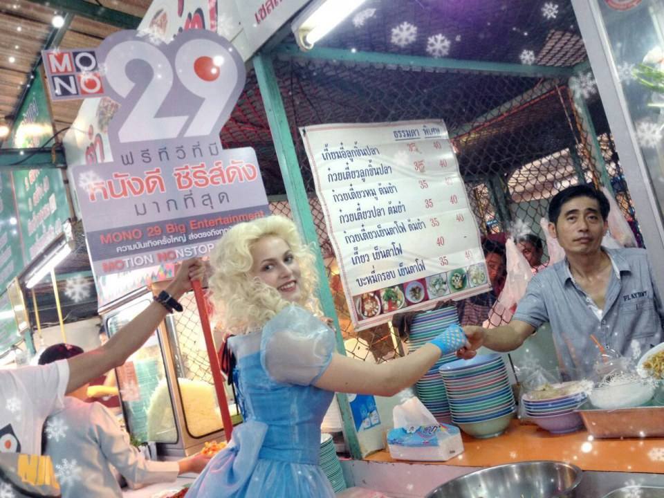 เกิดอะไรขึ้น !? เมื่อเหล่าตัวละครดังหลุดจากภาพยนตร์ มาใช้ชีวิตนอกจอ !!!