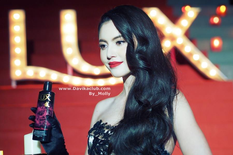 ใหม่-ดาวิกา งาน LUX forever Collection
