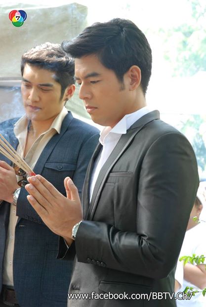 ไมค์ ภัทรเดช ควง ปุ๊กลุ๊ก ฝนทิพย์ นำทีมบวงสรวงละคร"รอยรักเเรงเเค้น"