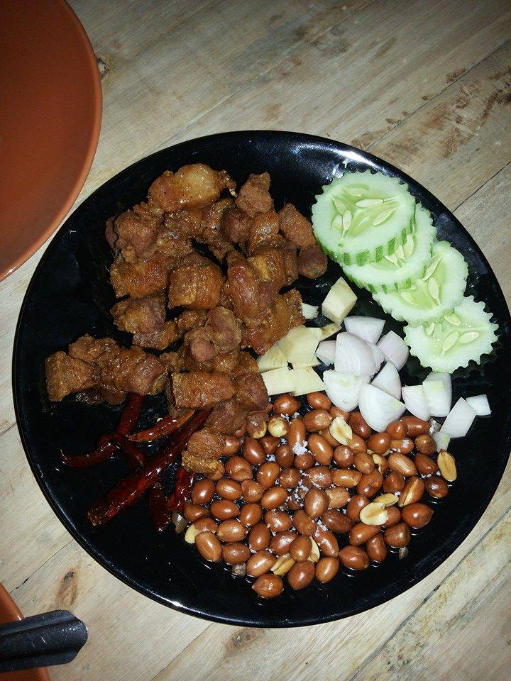 ร้านอาหารตกแต่งสไตล์นางงาม ร้านเตี๋ยวเจ๊
