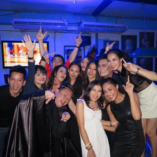 อั้ม พัชราภา ปาร์ตี้เเก็งค์เพื่อนสุดเเซ่บ Halloween 2014!!