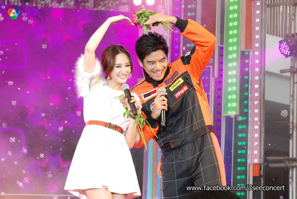 (เก็บตก)ทัพนักแสดงจากละคร 4 เรื่อง จัดเต็ม ใน " 7 สีคอนเสิร์ต " เสาร์ที่ 1 พ.ย.ที่ผ่านมา