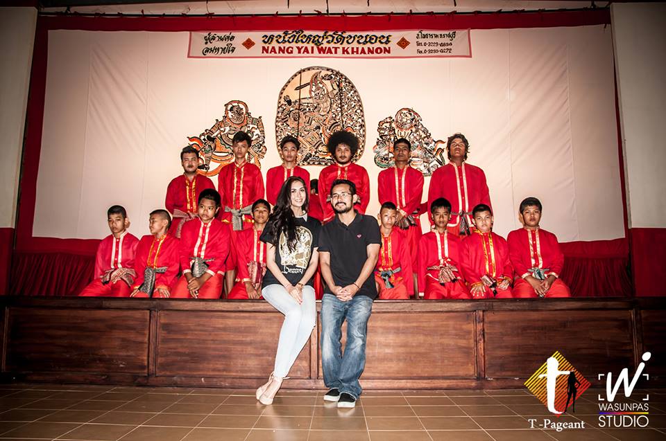 แอลลี่ Miss Universe Thailand เรียนการเชิดหนังใหญ่ ณ วัดขนอน จ.ราชบุรี