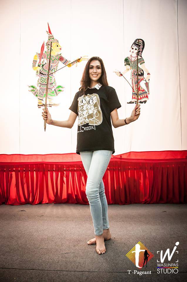 แอลลี่ Miss Universe Thailand เรียนการเชิดหนังใหญ่ ณ วัดขนอน จ.ราชบุรี