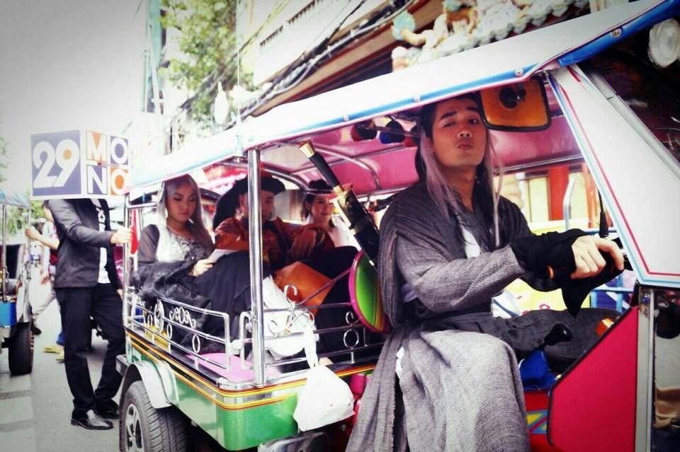 จตุจักร - เยาวราช ตะลึงเหล่าตัวละครจากหนังดังโผล่