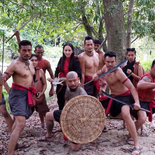 พราว สำเร็จ!! ซุปเปอร์สตาร์ &lsquo;อั้ม&rsquo; คืนจอ ฟินทั้งคนดู และคนเล่น คนดังในวงการบันเทิง แห่ดูเพียบ!!