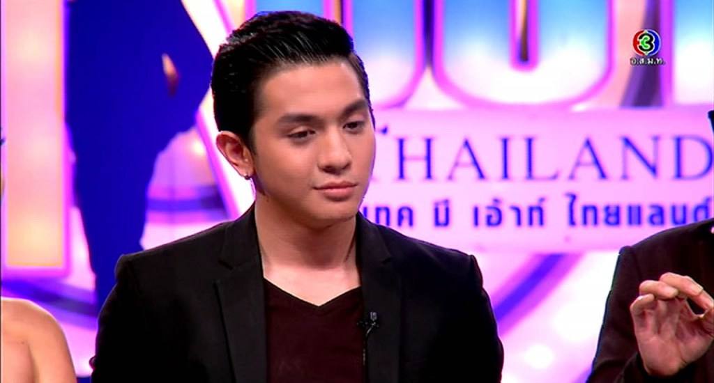 แอบเปิดไฟรออยู่ทางบ้าน