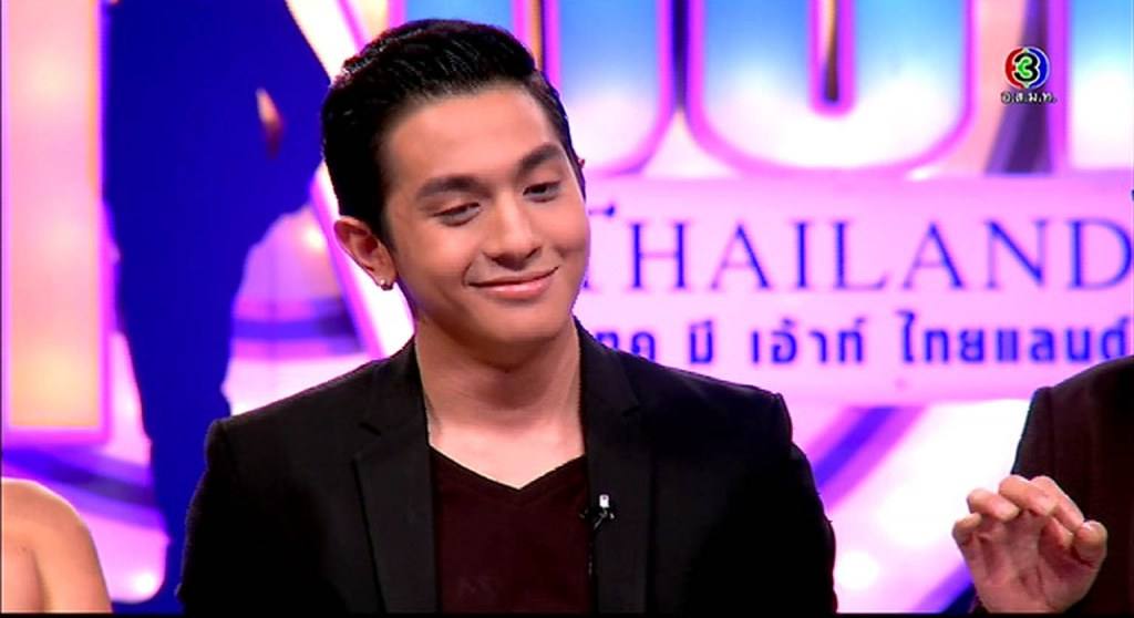 แอบเปิดไฟรออยู่ทางบ้าน