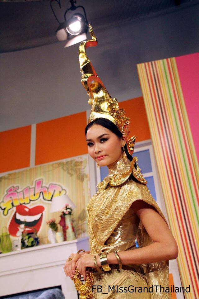 " ช่อฟ้าทองอำไพ " ชุดระจำชาติไทยประยุกต์ ของน้องเฟริส์ - Miss Intercontinental Thailand 2014