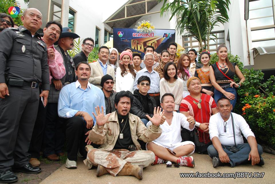 ฉลอง ภักดีวิจิตร นำทัพนักเเสดงคับคั่งบวงสรวงละครเเอ็คชั่นฟอร์มยักษ์ "ทอง 10"