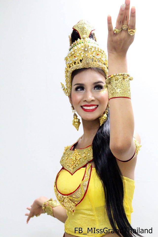 คุณณวัฒน์ อิสรไกรศีล เผยชุดประจำชาติ ทีมมิสแกรนด์ไทยแลนด์ 2014 สู้เวทีนานาชาติ