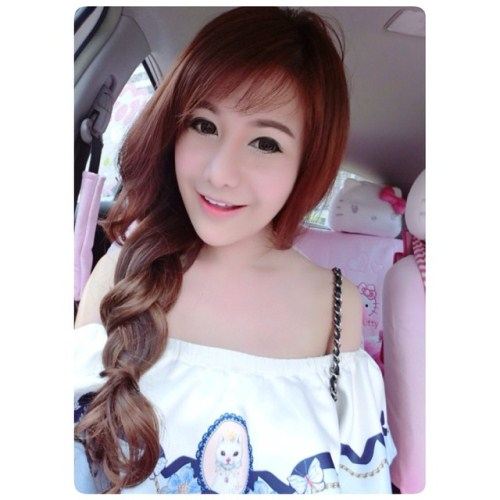 นางฟ้าชัดๆ น้องเบนซ์ พริตตี้หน้าแบ๊ว