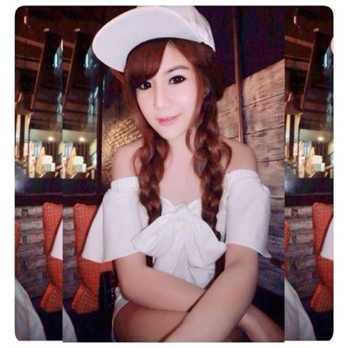นางฟ้าชัดๆ น้องเบนซ์ พริตตี้หน้าแบ๊ว