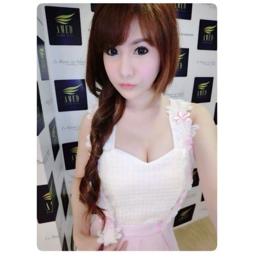 นางฟ้าชัดๆ น้องเบนซ์ พริตตี้หน้าแบ๊ว