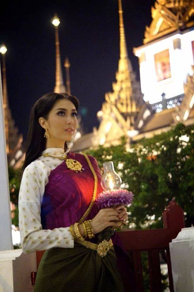 แอลลี่ Miss Universe Thailand ชุดไทย