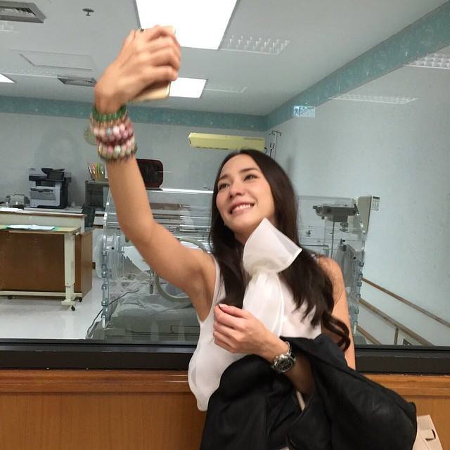 เซลฟี่ท่านี้ใครก็โดนด่า เเต่ซุปตาร์ "อั้ม" คนไลค์เป็นเเสน!!