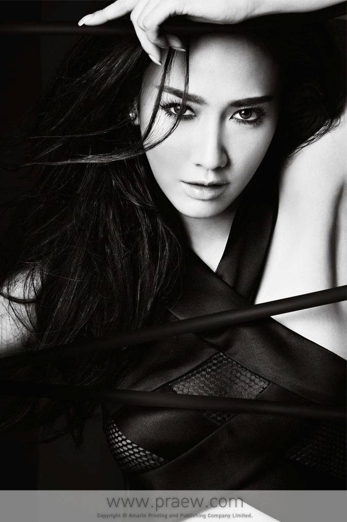 ''อั้ม พัชราภา'' โชว์สวยจัดเต็ม ขึ้นปกโชว์ความสวย เซ็กซี่ไร้ที่ติ Praew Magazine!!